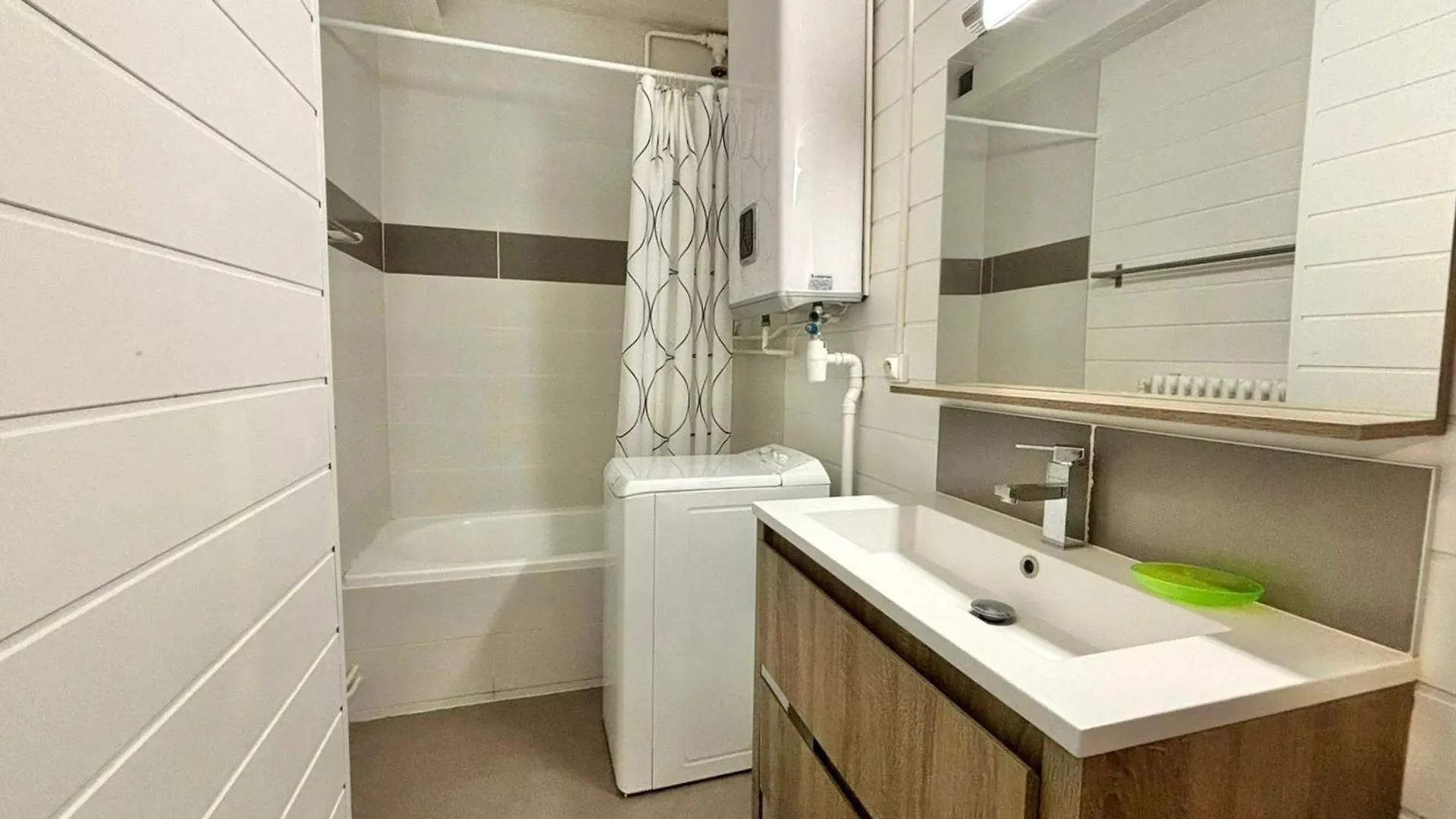 Apartment Annecy Centre - Lumineux Et Spacieux Appartement 2 Pieces De 54M² Pour 2/4 Personnes - Fr-1-432-28