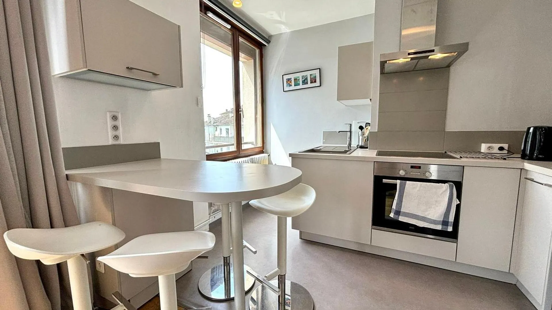 Annecy Centre - Lumineux Et Spacieux Appartement 2 Pieces De 54M² Pour 2/4 Personnes - Fr-1-432-28