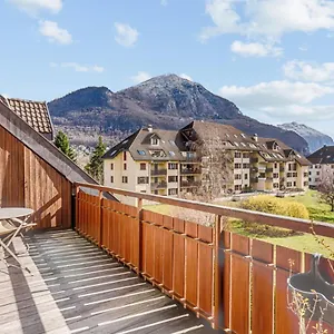 Sunny Duplex W Balcony And Parking 5 Min From The Lake In - Welkeys Appartement